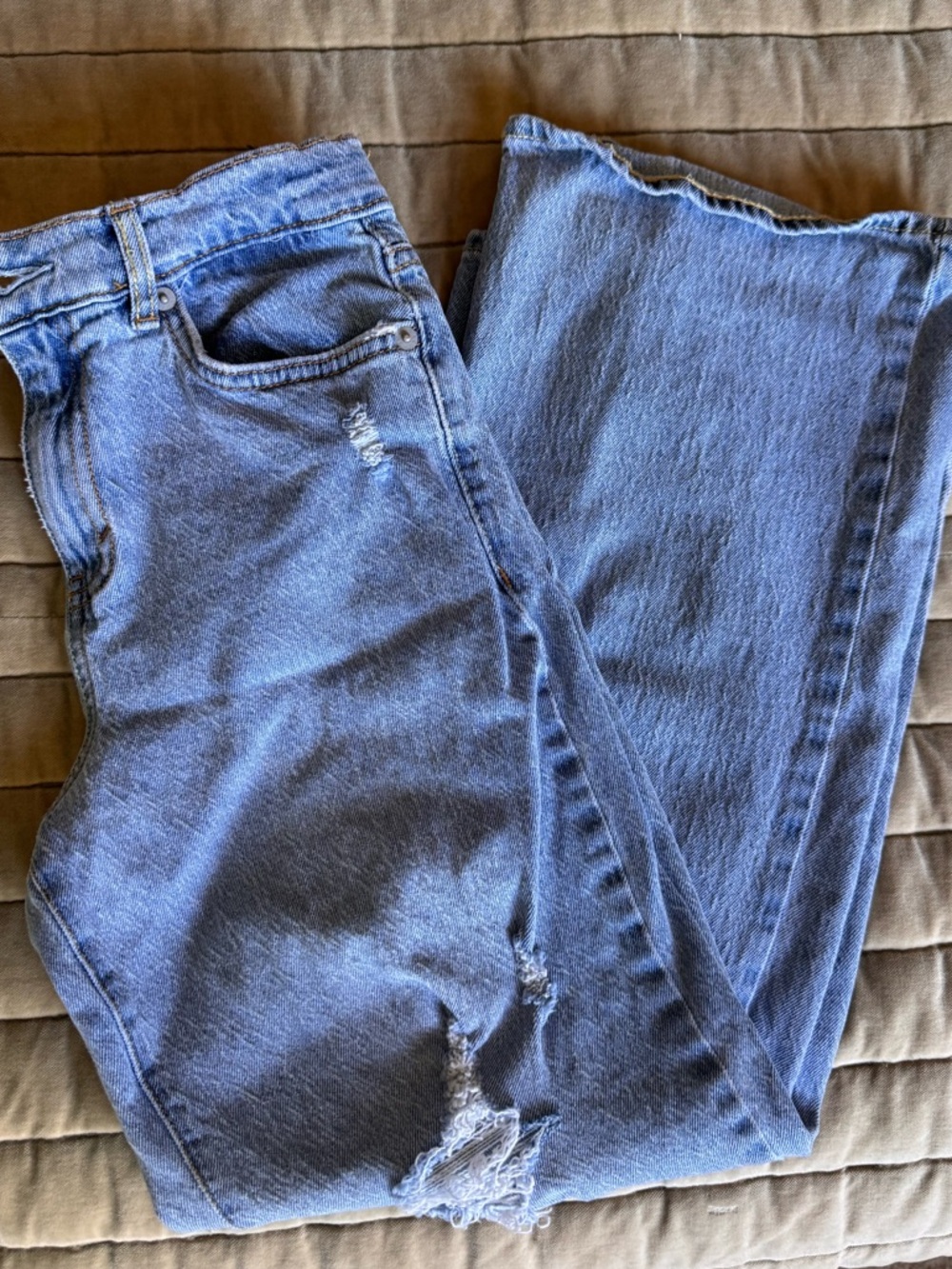 Levi's Relaxed High-Rise Baggy Jeans - Light Blue - Picture 2 of 4